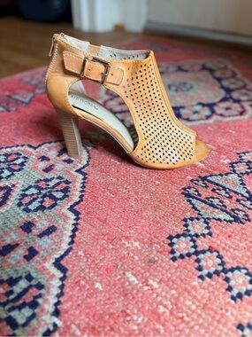 Merona Cognac Perforated Peep Toe Block Heel Bootie Sandals Size 8.5